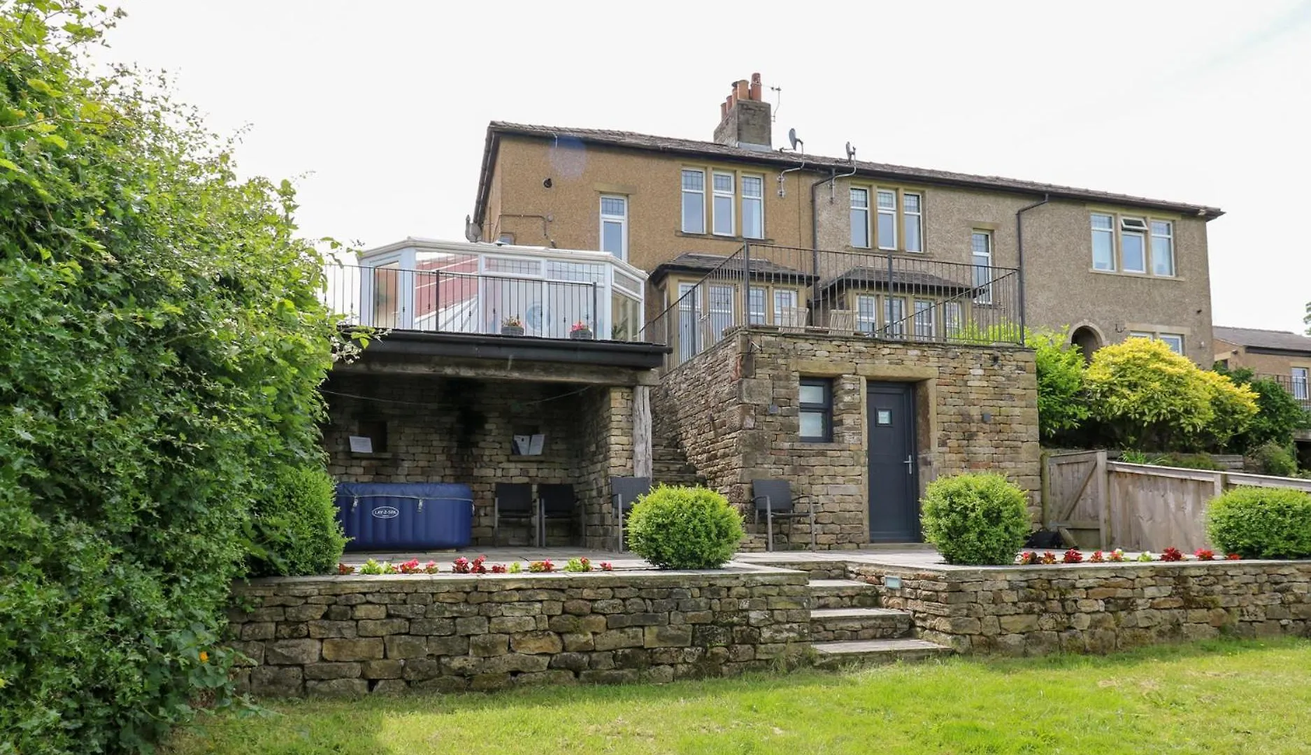 Farnhill View Villa Keighley