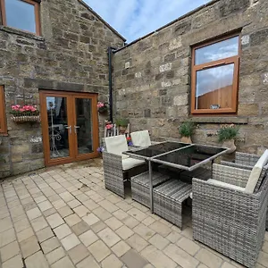 Cozy Close To Haworth Sleeps 2 With Garden Holiday home